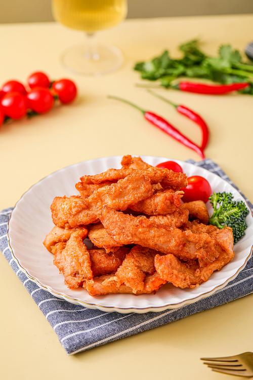 琥珀锁鲜 糖醋鸡肉预制菜的全链精修与实拍美学