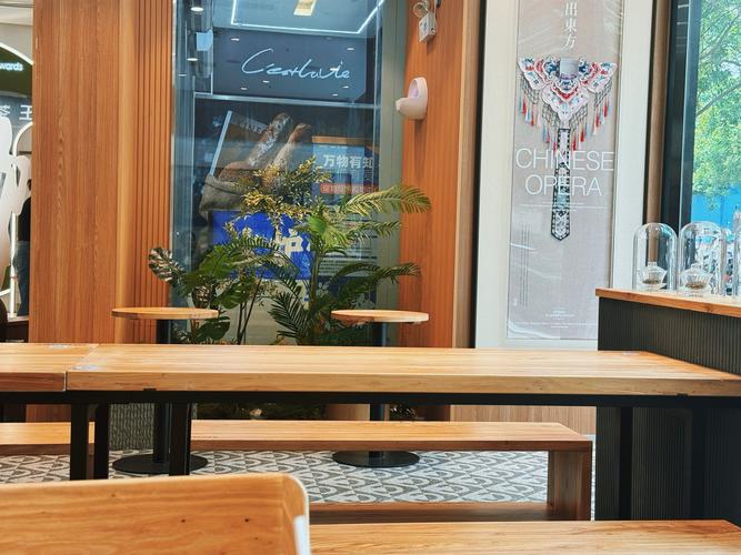 霸王茶姬「醒时春山」与吾司莉餐饮 一场东方茶饮与餐饮美学的春日合鸣